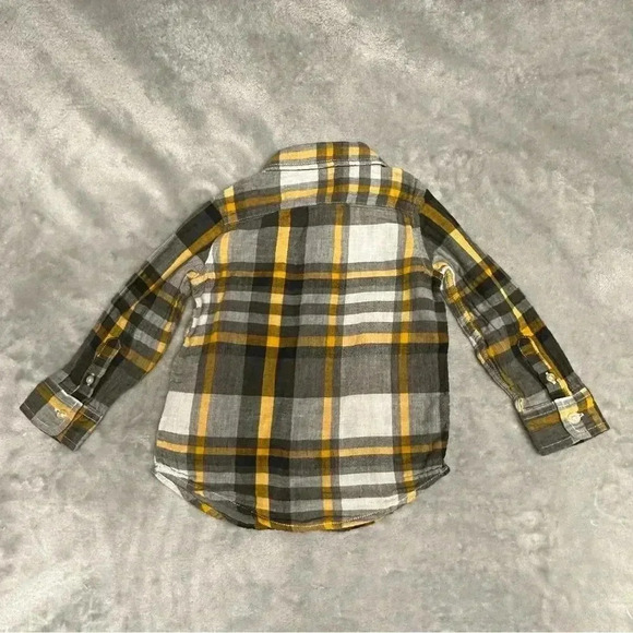 GAP - Soft Cotton long sleeve plaid button down  shirt. Size 2 - Picture 3 of 3